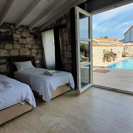 Signature Hotel *