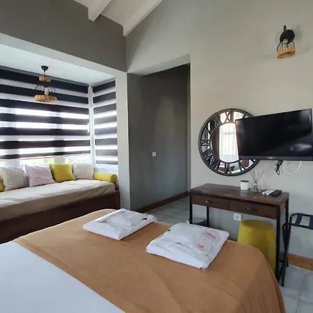 Signature Hotel